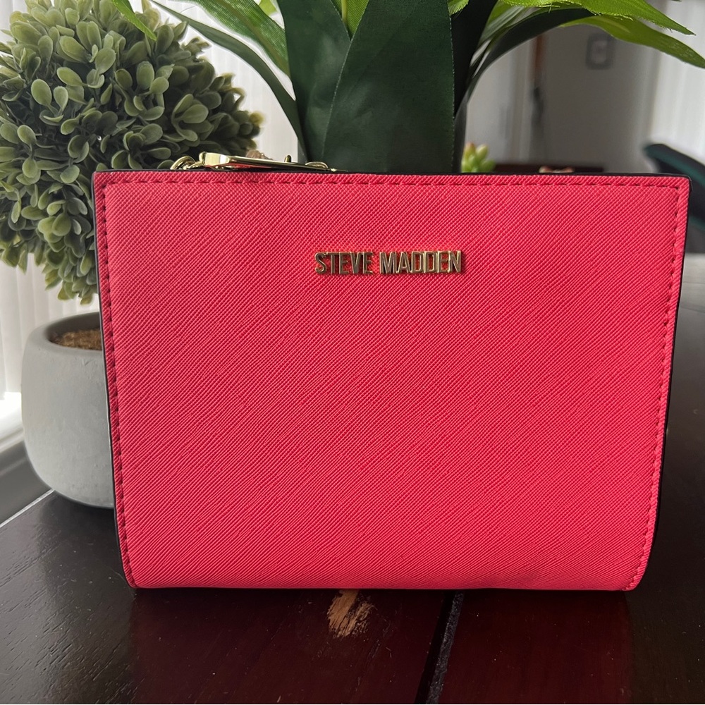 NWOT Steve Madden Coral Chain Crossbody Bag